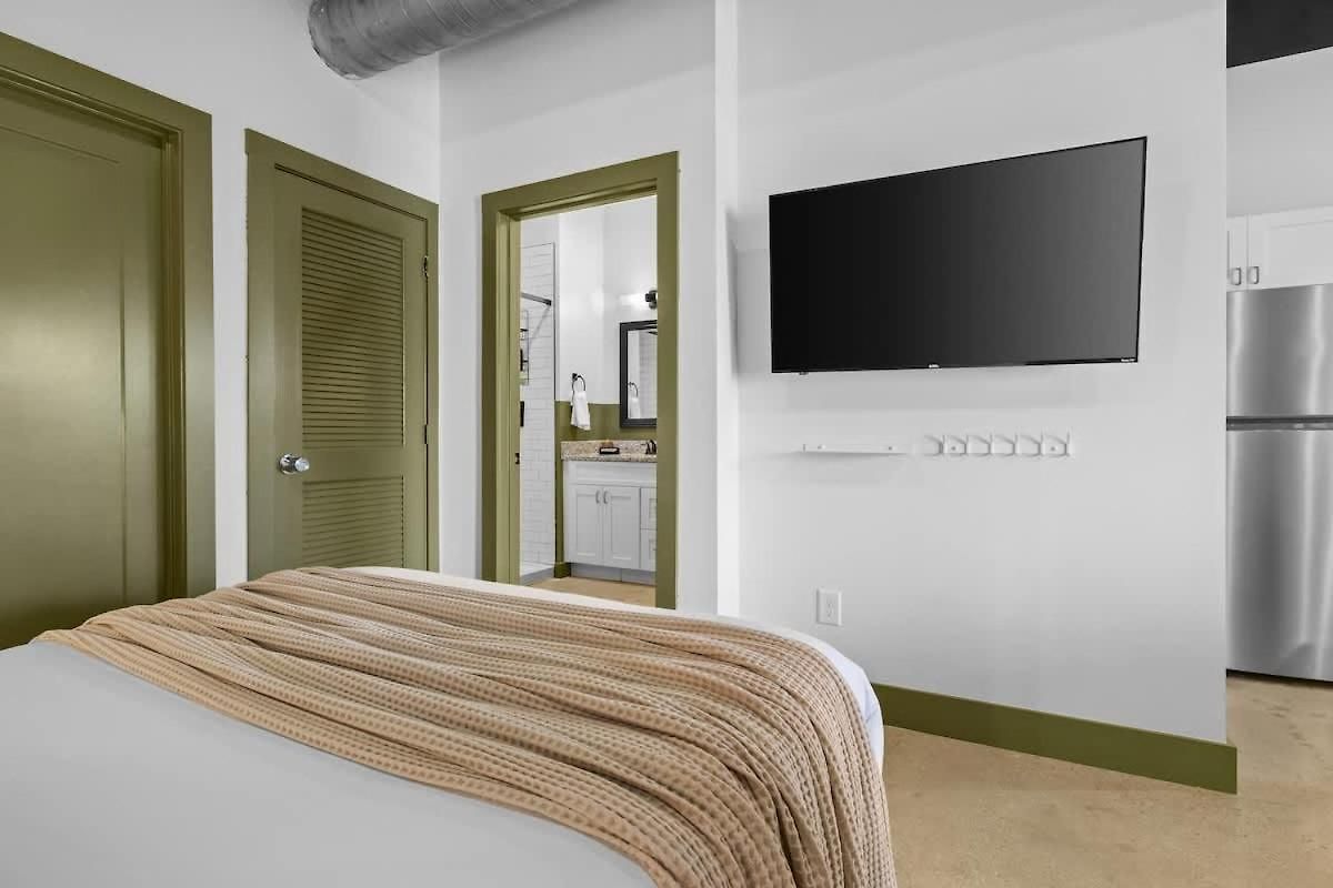 Elegant 1br Near Airport & Downtown Holiday home *