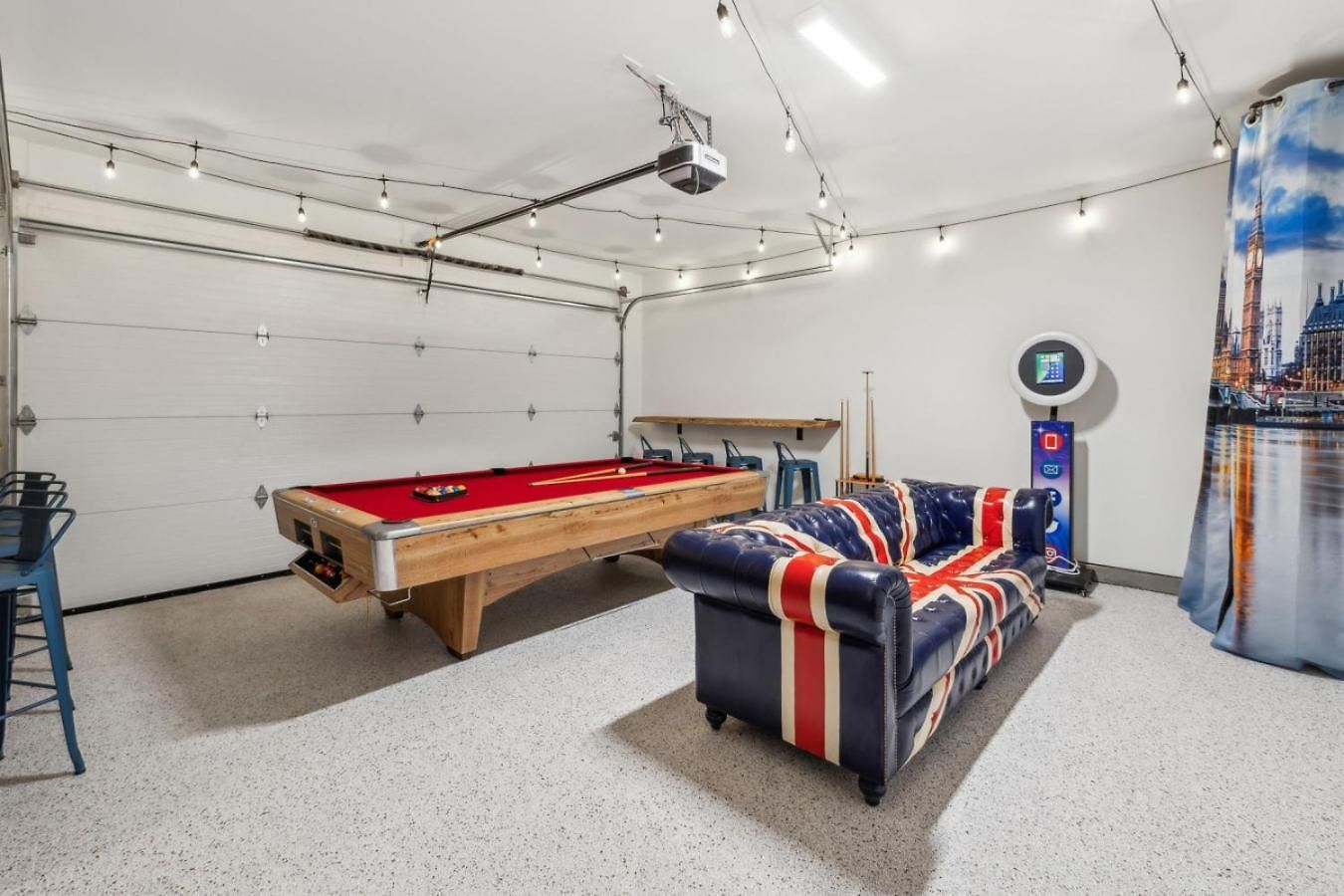 Downtown Hangout With Hot Tub Holiday home