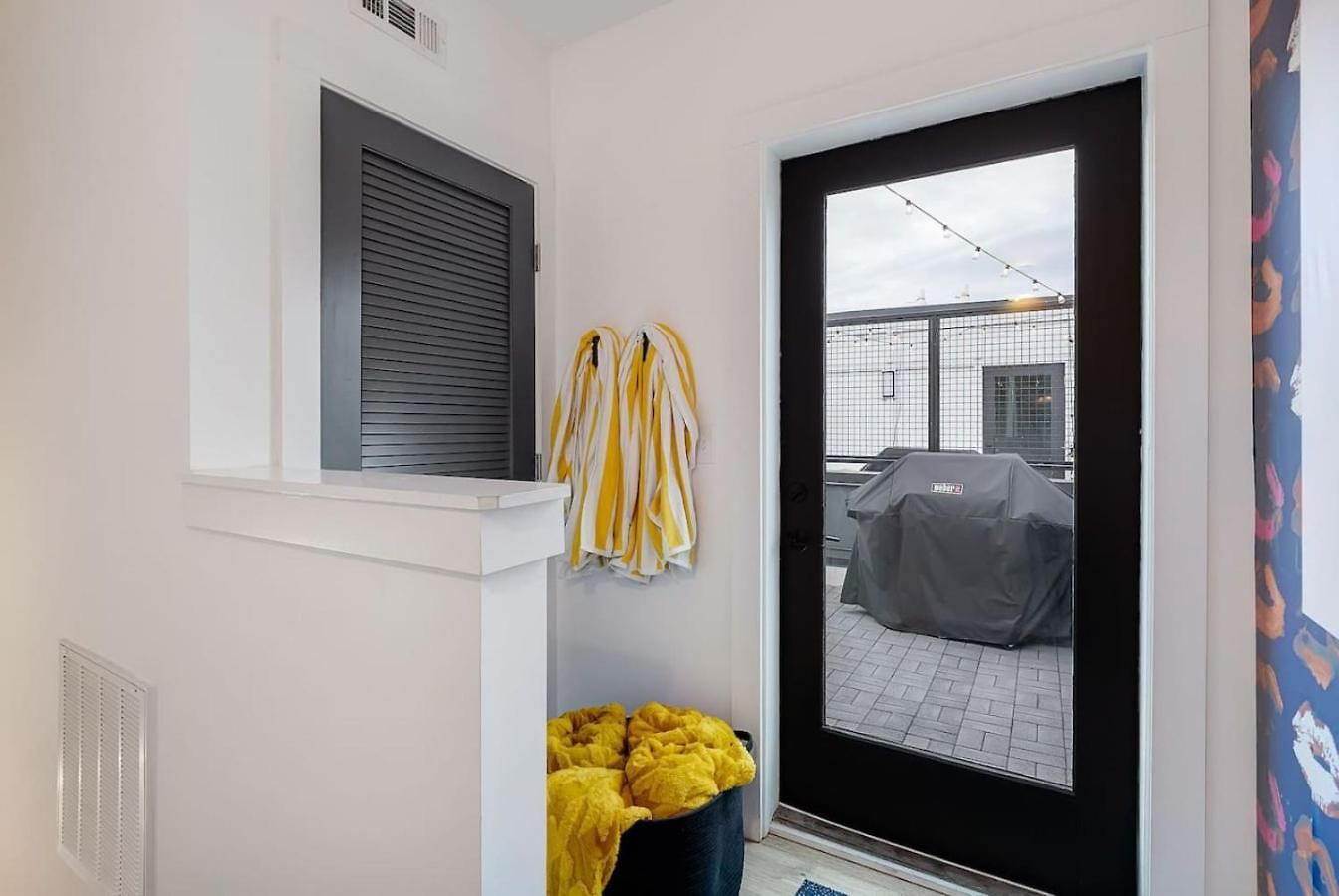 Elegant With Downtown Views Rooftop Hot Tub And Garage
