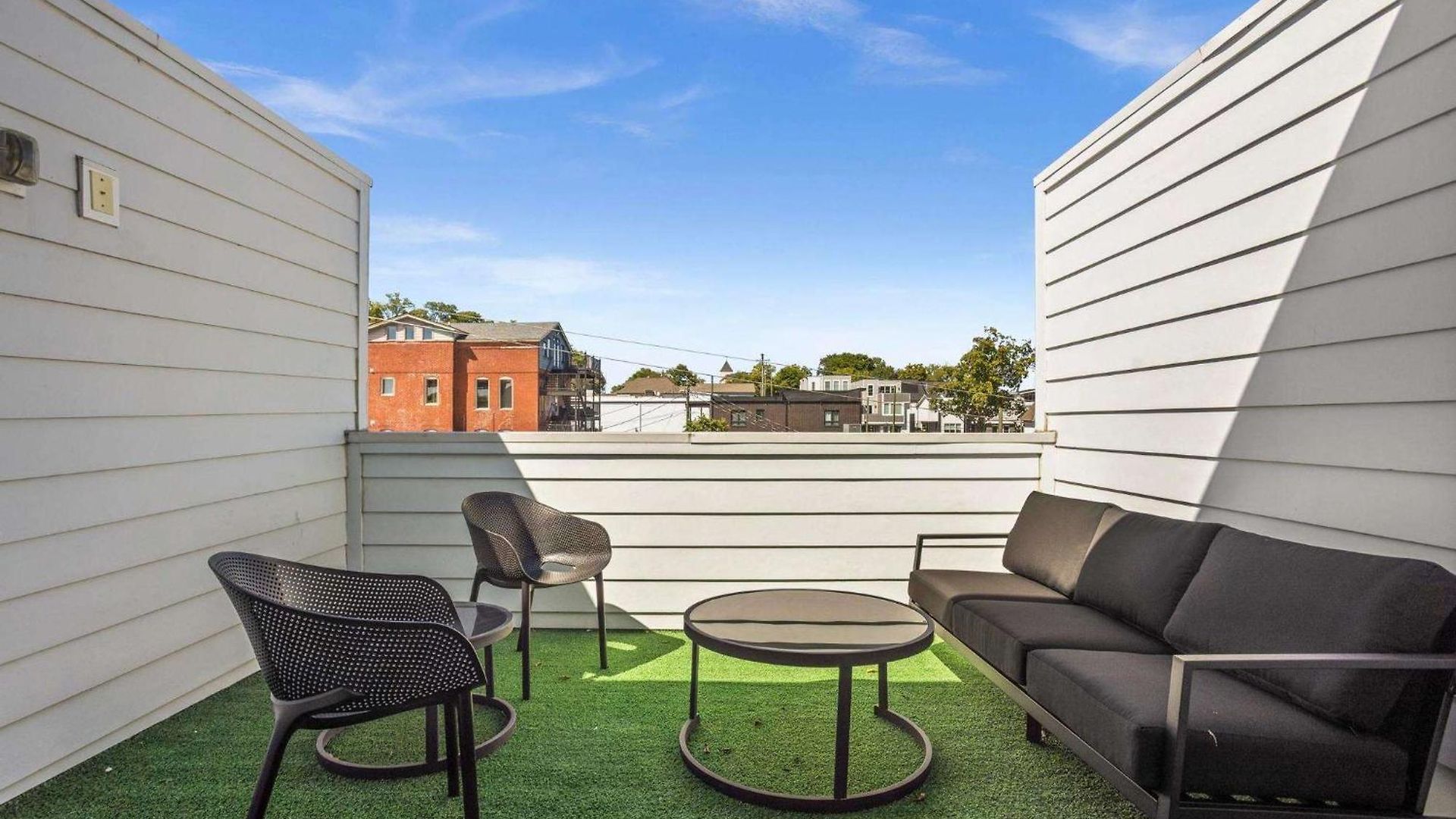 2 Units Sleeps 24 Nashville's Location Nashville