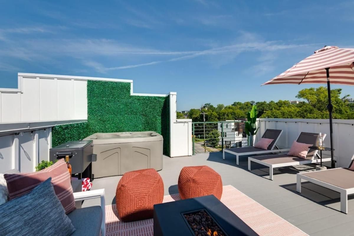 Wildflower - Rooftop Hot Tub - Game
