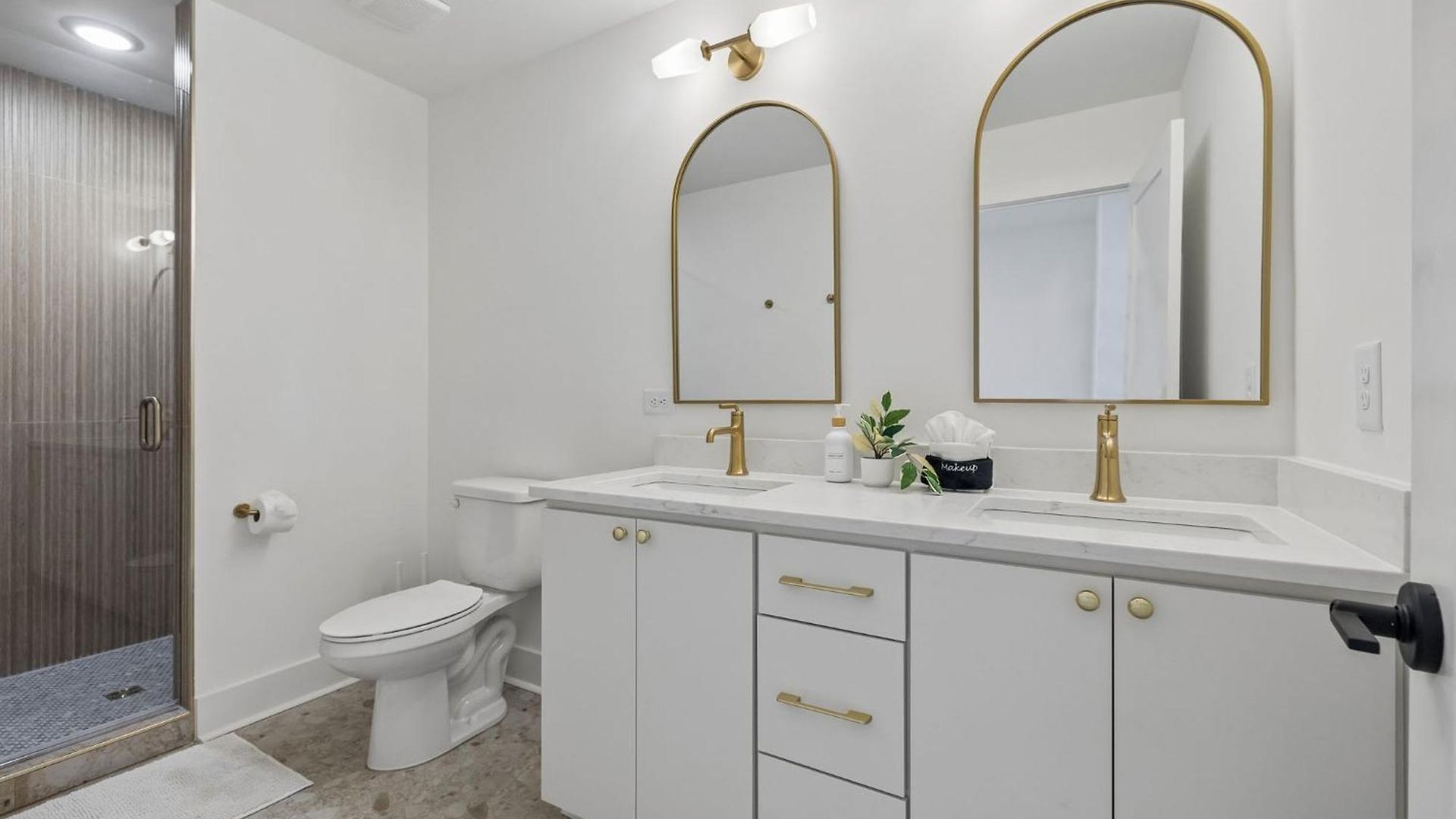 Fancy Townhouse With Rooftop Hot Tub & Fireplace Holiday home *