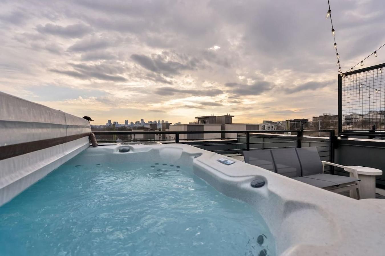 Elegant With Downtown Views Rooftop Hot Tub And Garage Nashville