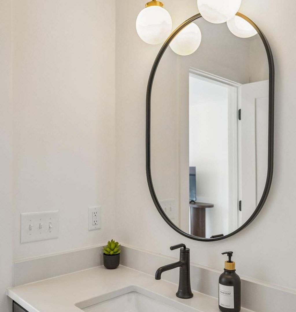 Contemporary Townhome Rooftop Hot Tub & Fireplace Holiday home Nashville