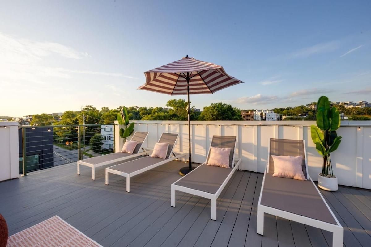 Wildflower - Rooftop Hot Tub - Game