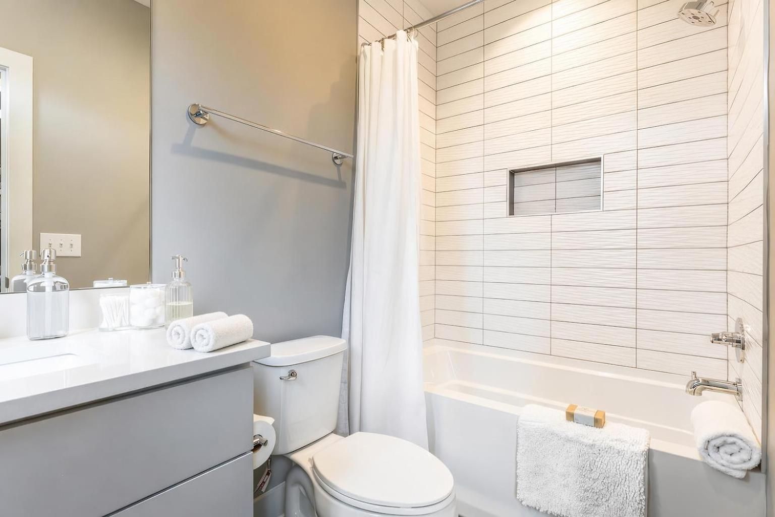 Holiday home Walk To Edgehill Belmont Music Row Hillsboro Village Gulch Parking *