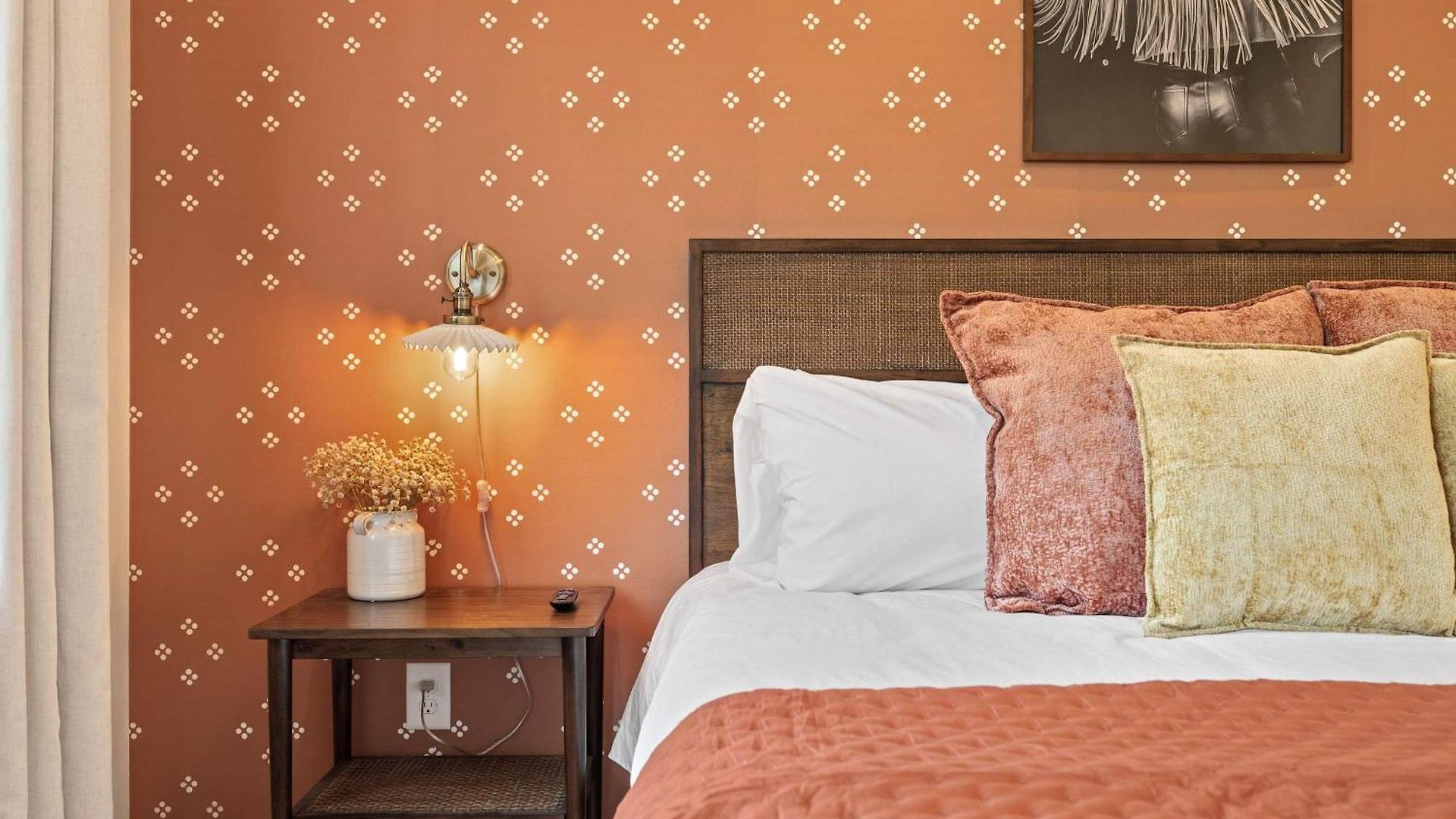 The Velvet Spur - Rooftop Retreat Near Germantown *