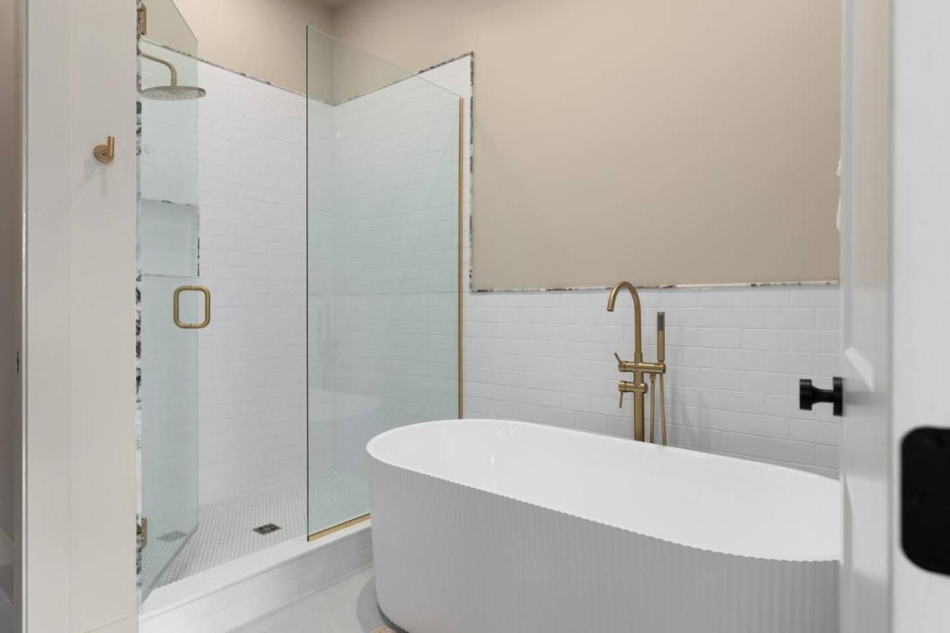 12 South With Rooftop Sauna, Wet Bar, And Two Car Garage *