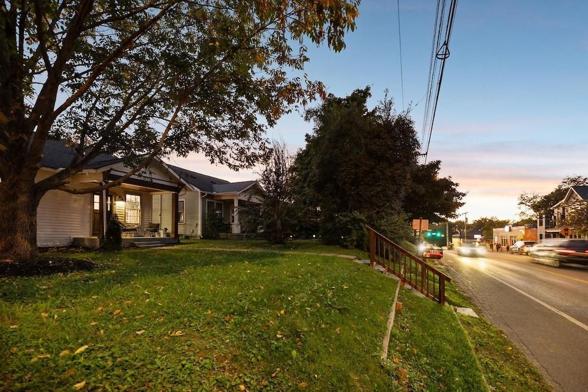 Speakeasy. East Nash. Hot Tub. Mins To Broadway Holiday home Nashville