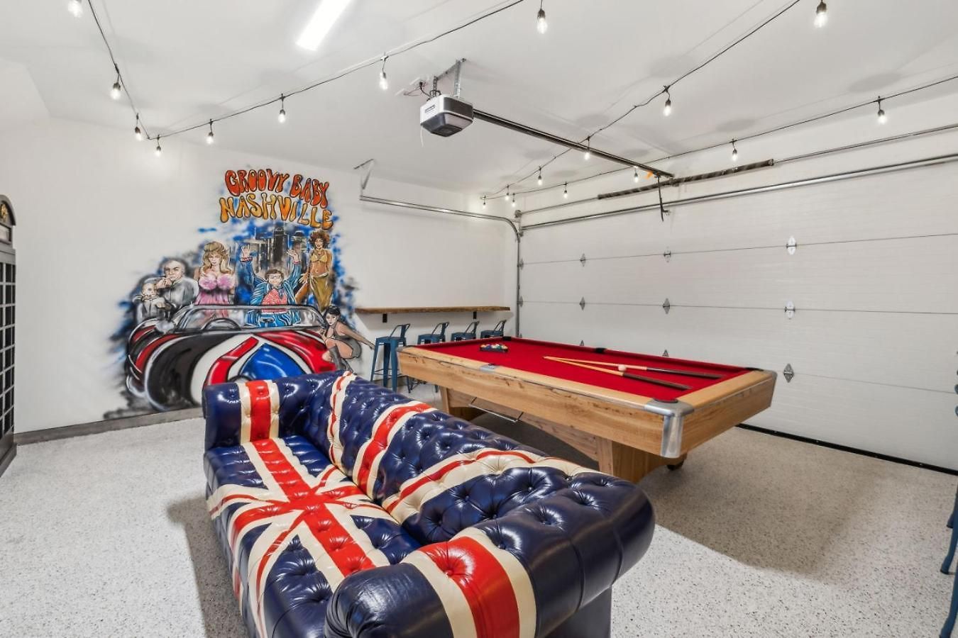 Downtown Hangout With Hot Tub Holiday home