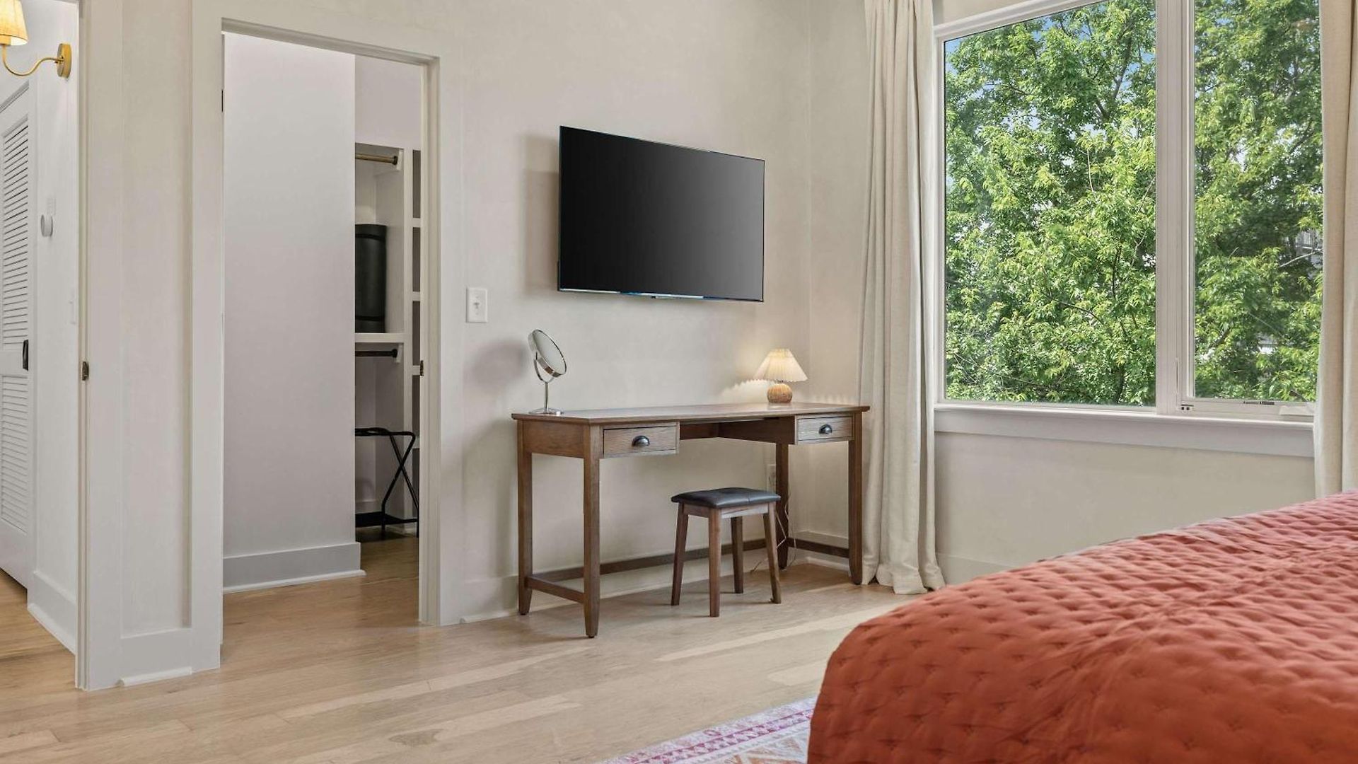 The Velvet Spur - Rooftop Retreat Near Germantown * Nashville