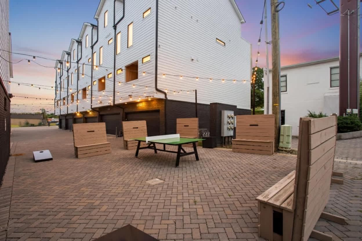 2 Units Sleeps 24 Nashville's Location Holiday home *