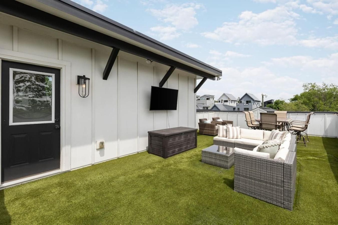 Holiday home House With Rooftop Patio, Next To A Park, 3 Miles To Downtown