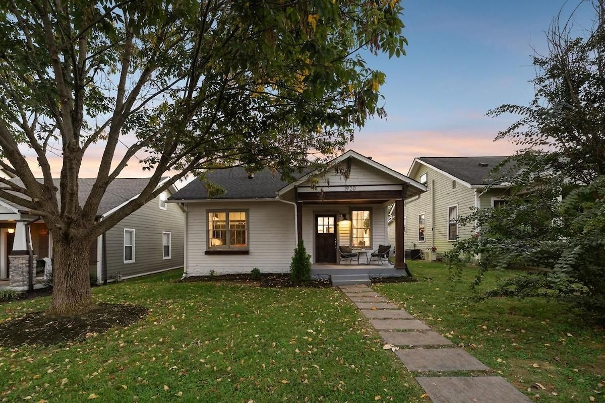 Speakeasy. East Nash. Hot Tub. Mins To Broadway Holiday home