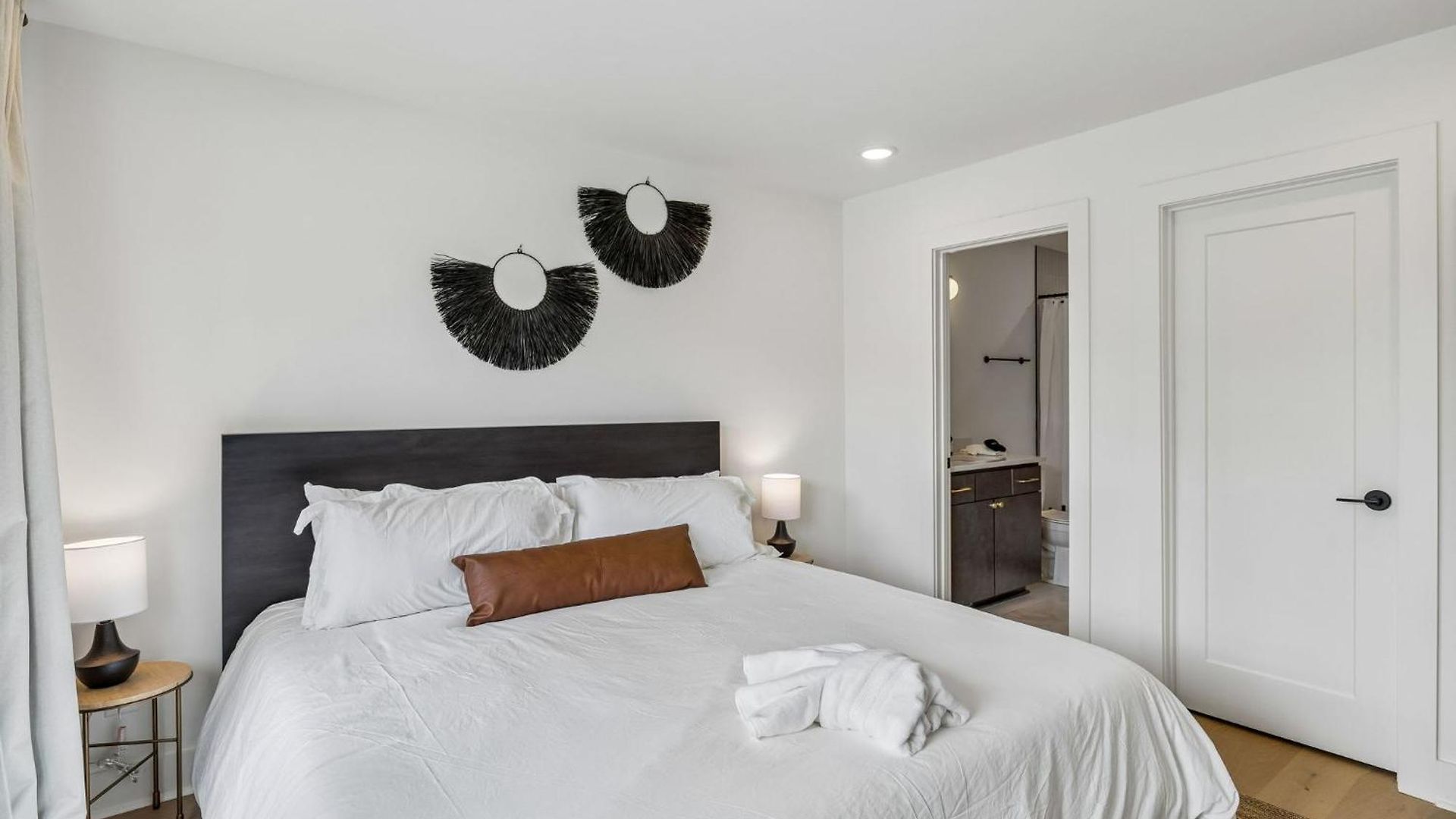 Holiday home Contemporary Townhome Rooftop Hot Tub & Fireplace *