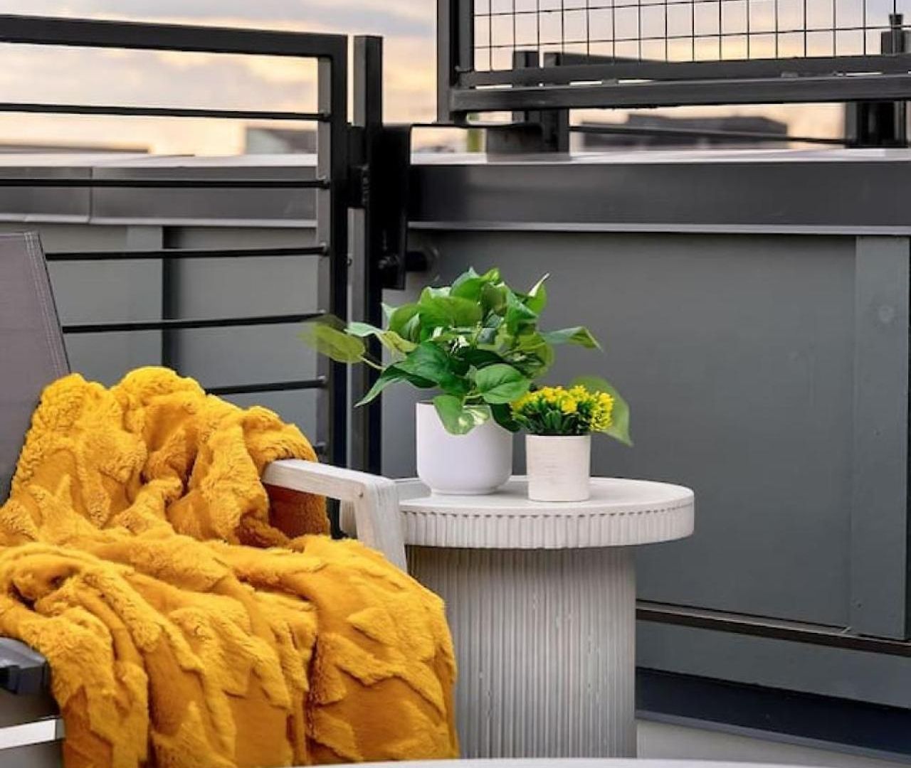 Holiday home Elegant With Downtown Views Rooftop Hot Tub And Garage