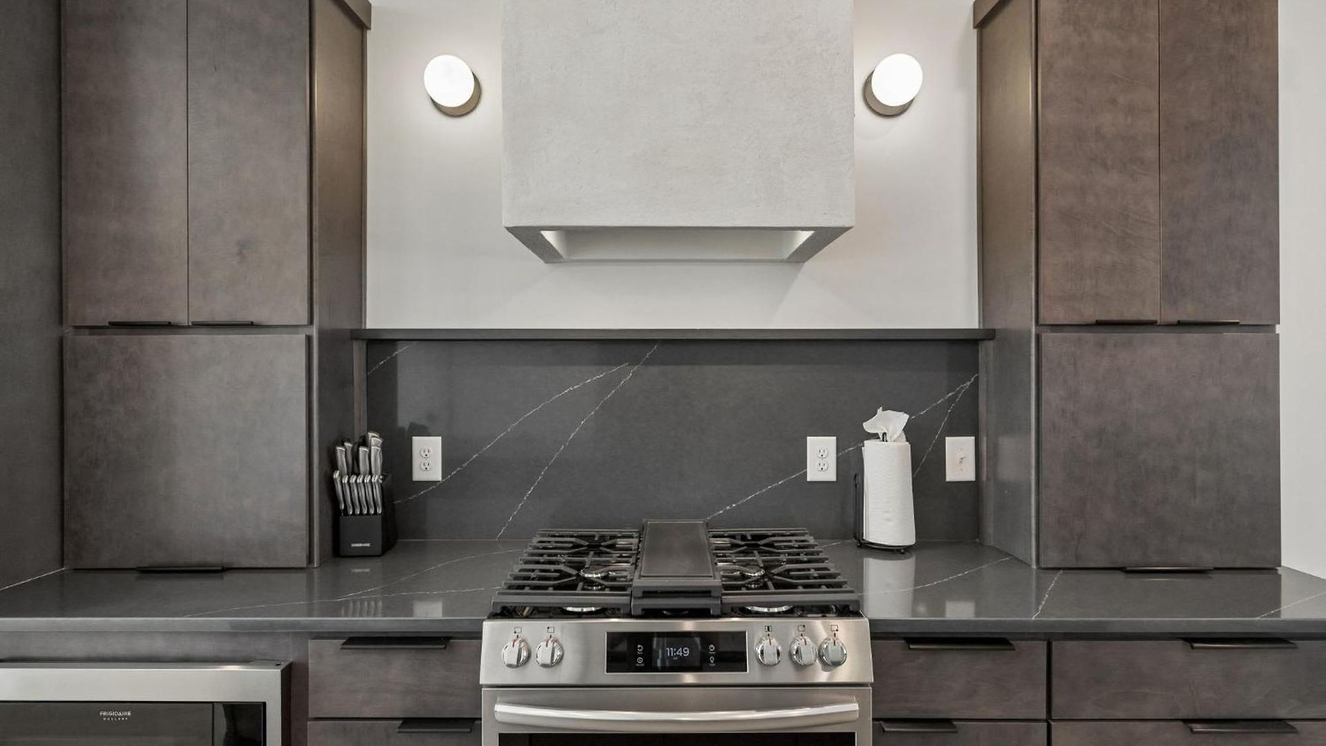 Sleek Trio Townhomes 9br 3 Hot Tubs * Nashville