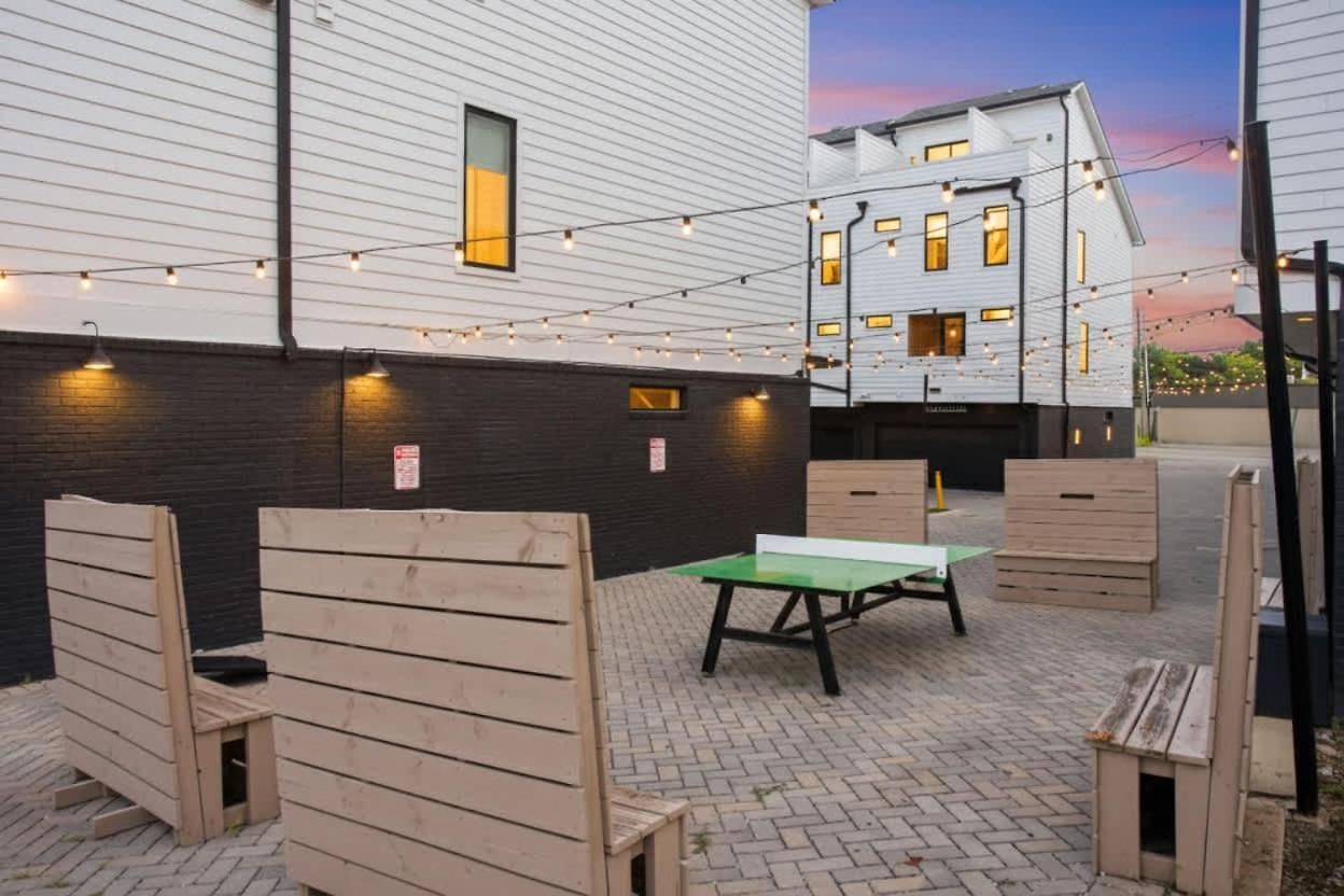 2 Units Sleeps 24 Nashville's Location Nashville