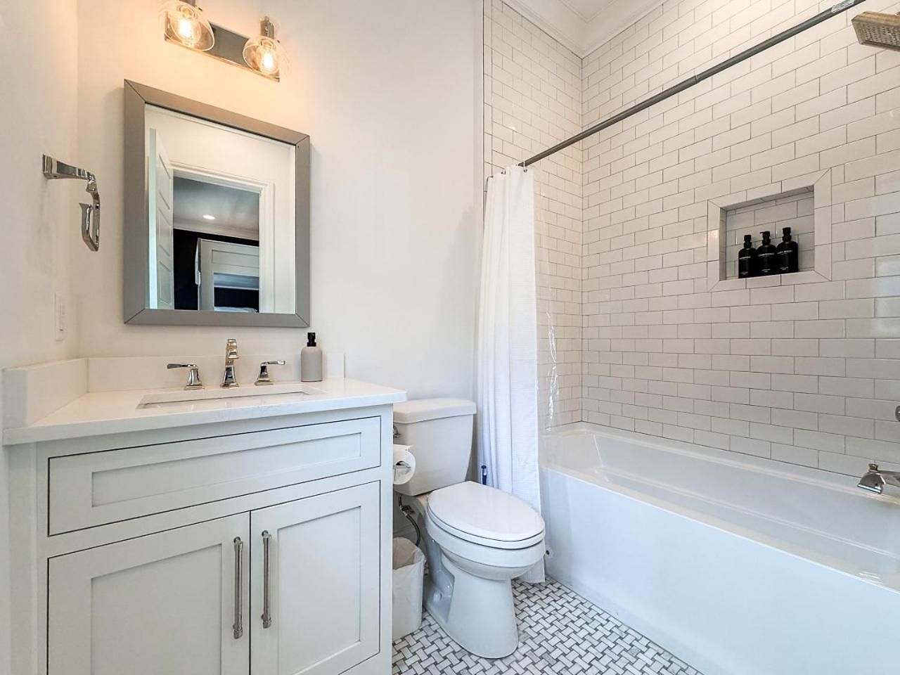 Amazing Group Townhouse 7 Min To Broadway Holiday home Nashville