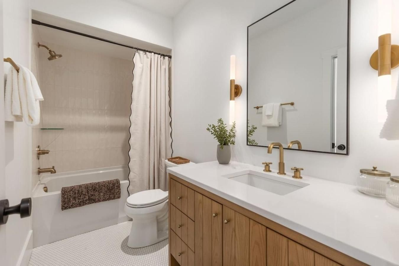 12 South With Rooftop Sauna, Wet Bar, And Two Car Garage *