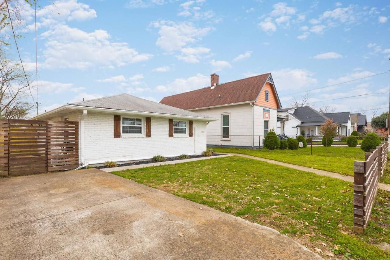 With Fenced In Yard And Firepit, Walk To Coffee And Food