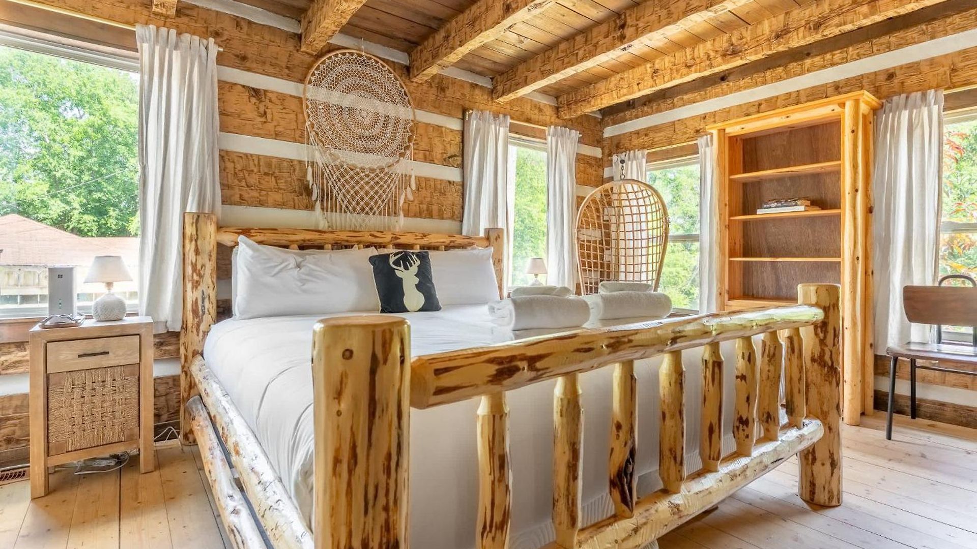 The Magic Cottage- Artsy Escape With Hot Tub & Charm
