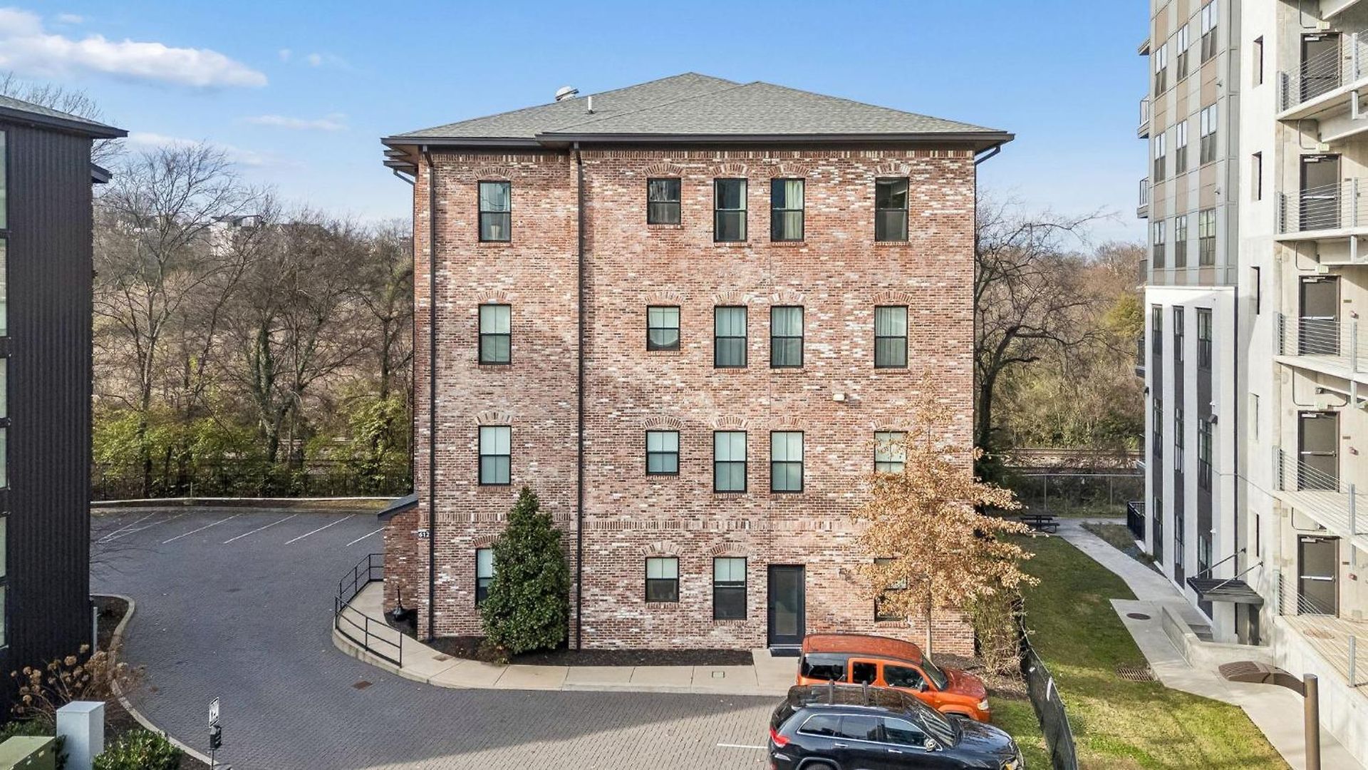 Luxury 2br Midtown Near Broadway & Pool