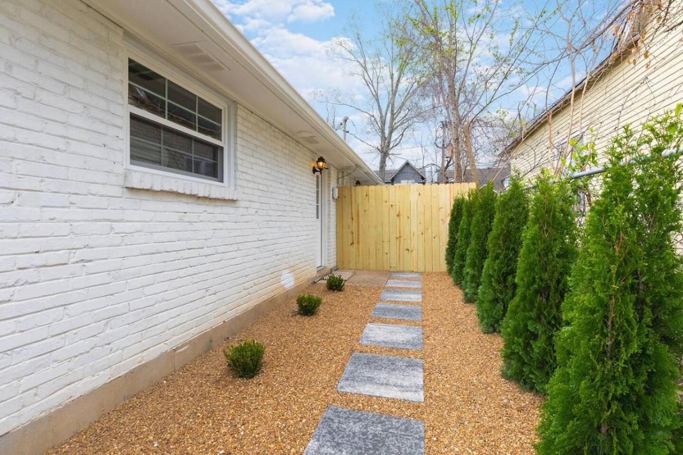 Holiday home With Fenced In Yard And Firepit, Walk To Coffee And Food