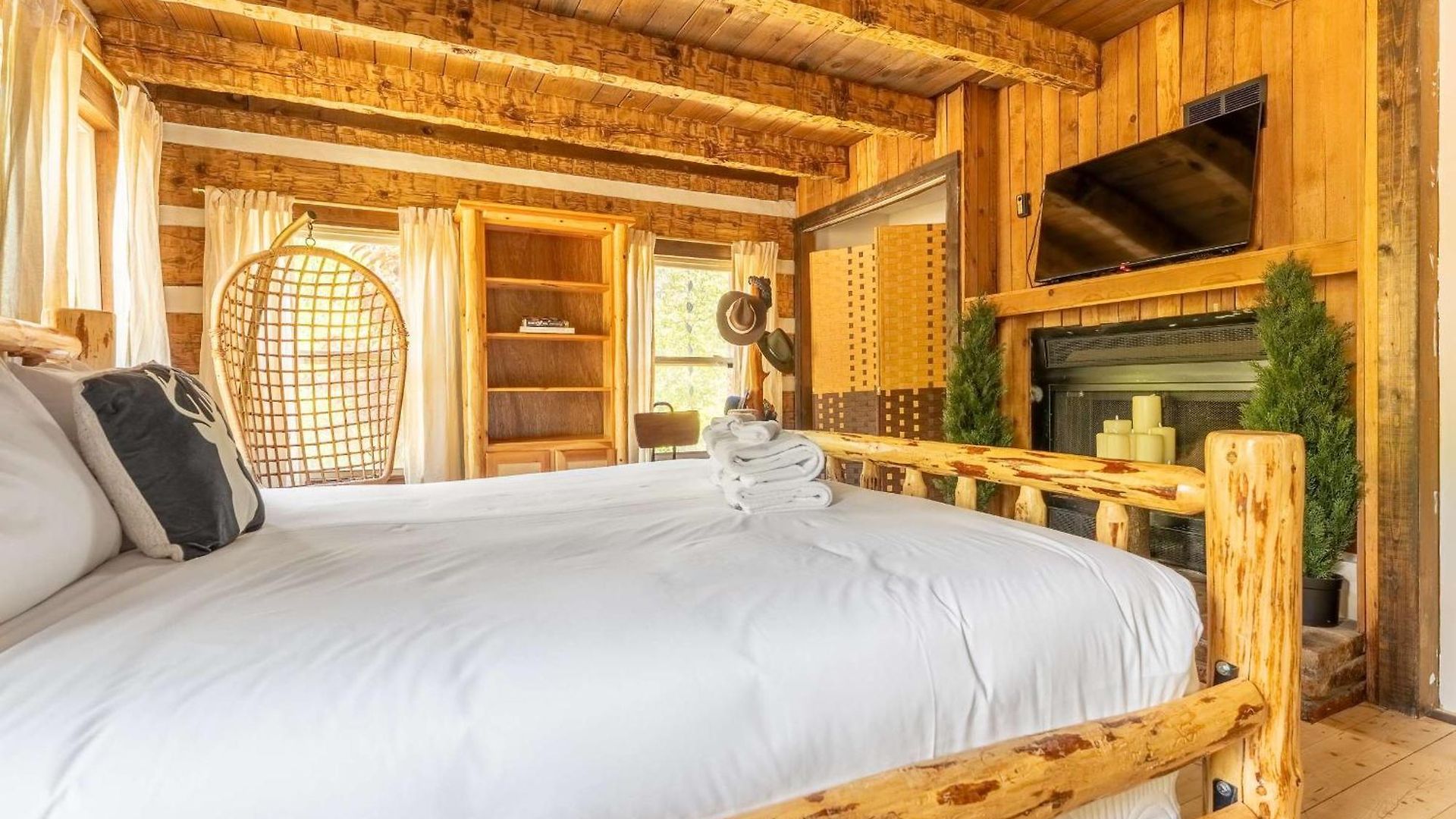 The Magic Cottage- Artsy Escape With Hot Tub & Charm Holiday home Nashville