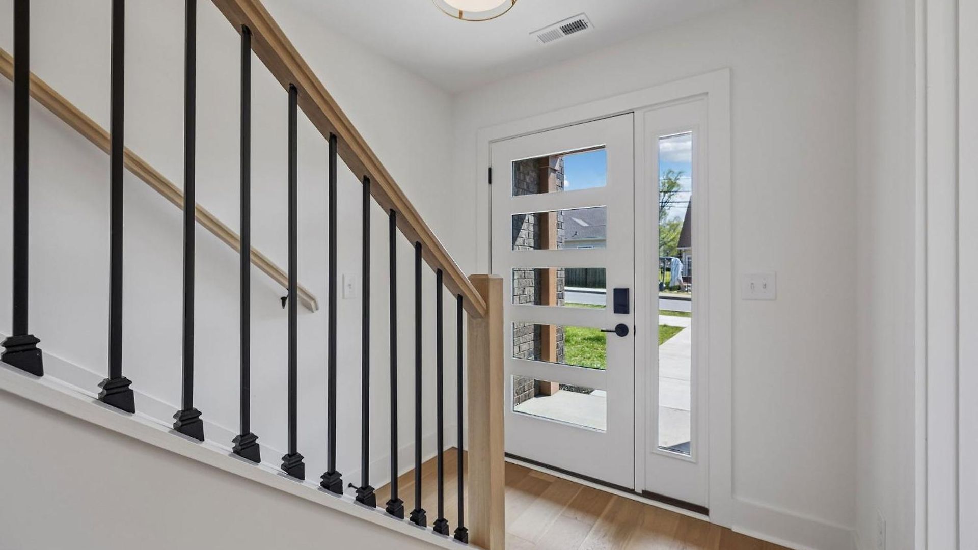 Fancy Townhouse With Rooftop Hot Tub & Fireplace Nashville