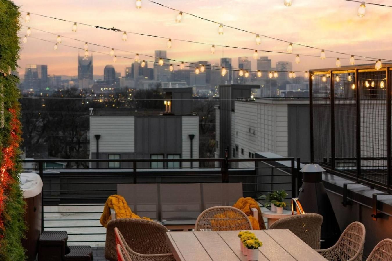 Elegant With Downtown Views Rooftop Hot Tub And Garage Nashville