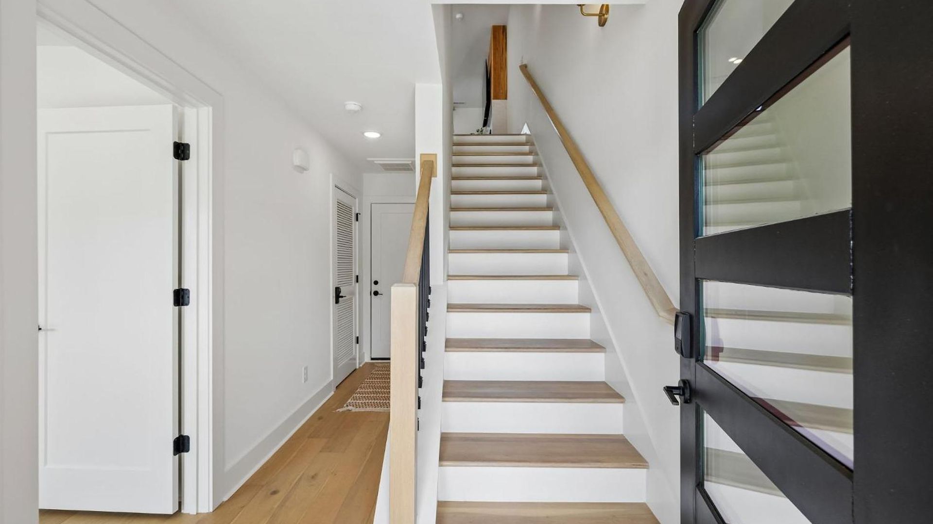 Holiday home Fancy Townhouse With Rooftop Hot Tub & Fireplace