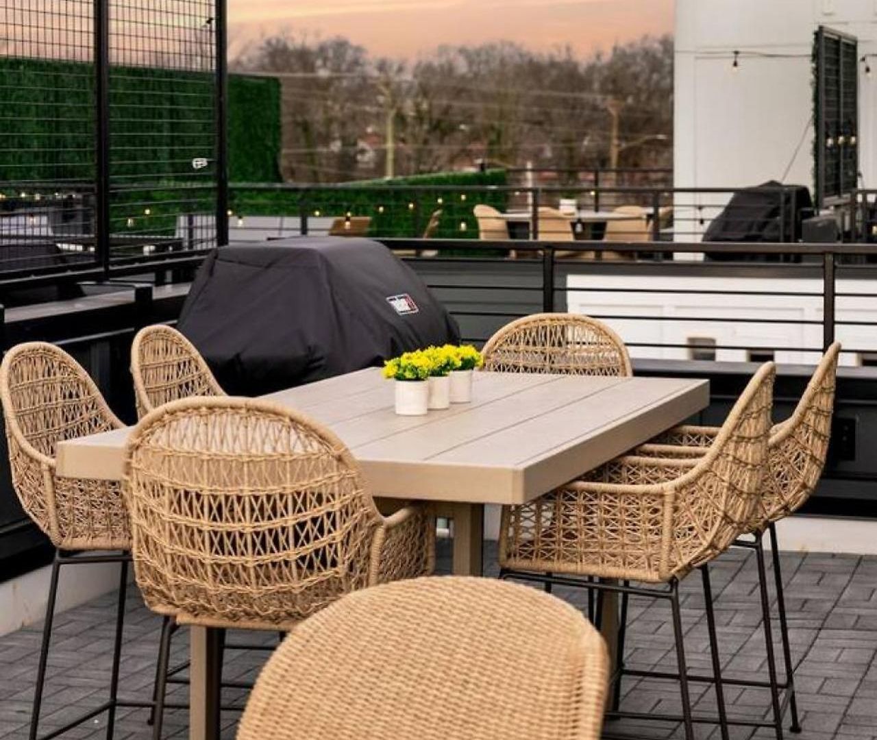 Elegant With Downtown Views Rooftop Hot Tub And Garage *