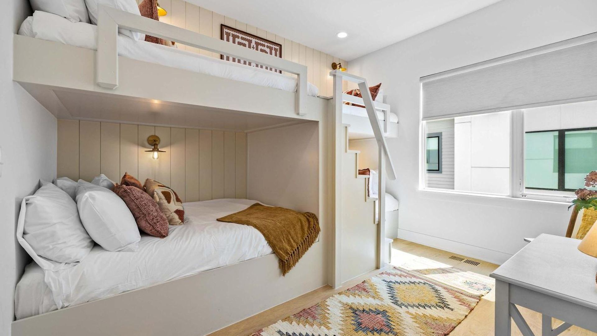 The Velvet Spur - Rooftop Retreat Near Germantown Holiday home