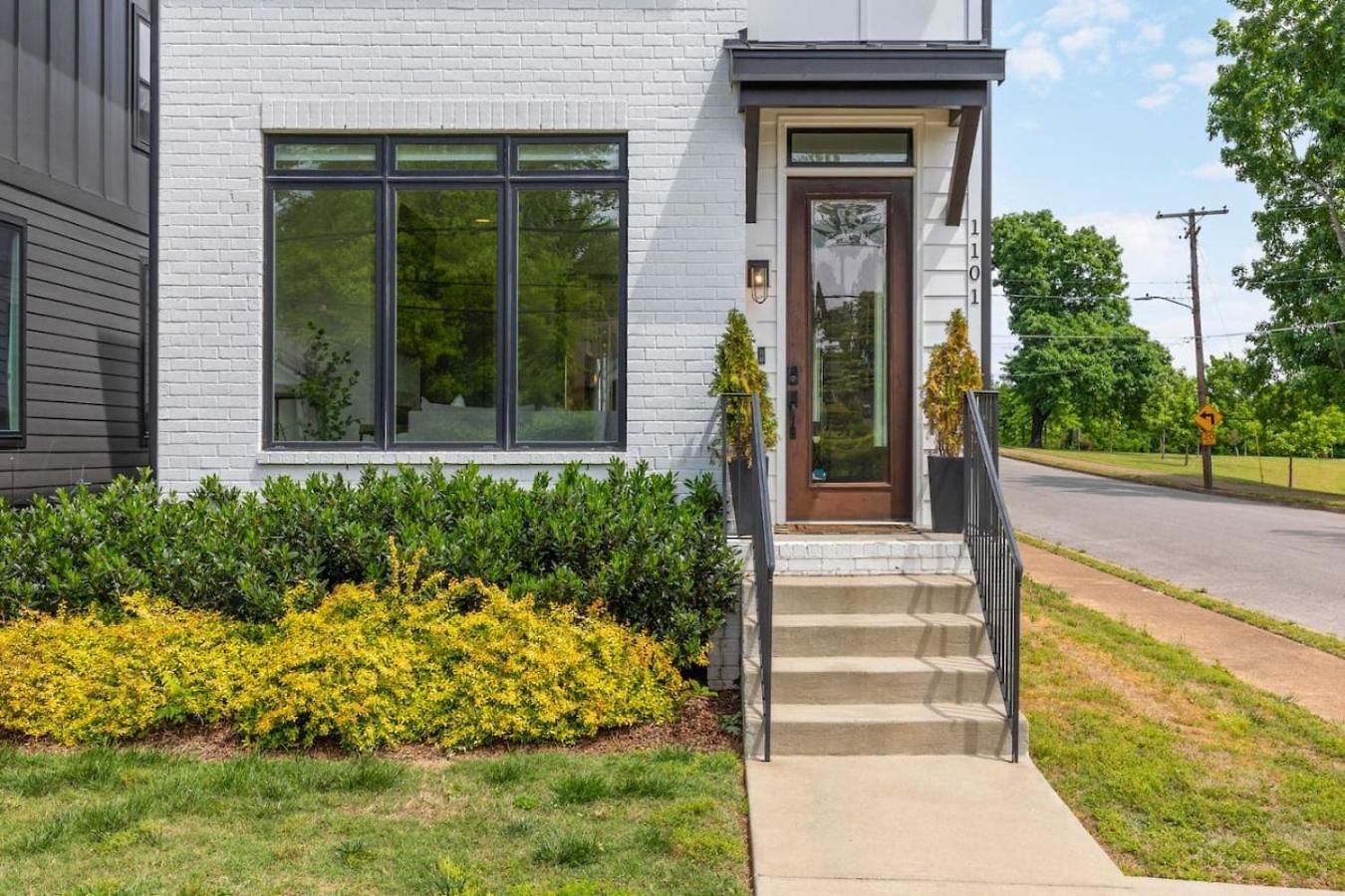 Holiday home House With Rooftop Patio, Next To A Park, 3 Miles To Downtown *