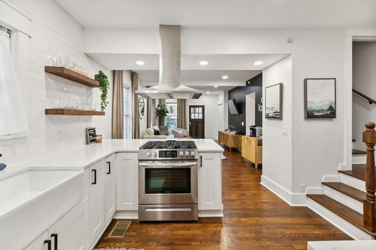 Speakeasy. East Nash. Hot Tub. Mins To Broadway Holiday home Nashville