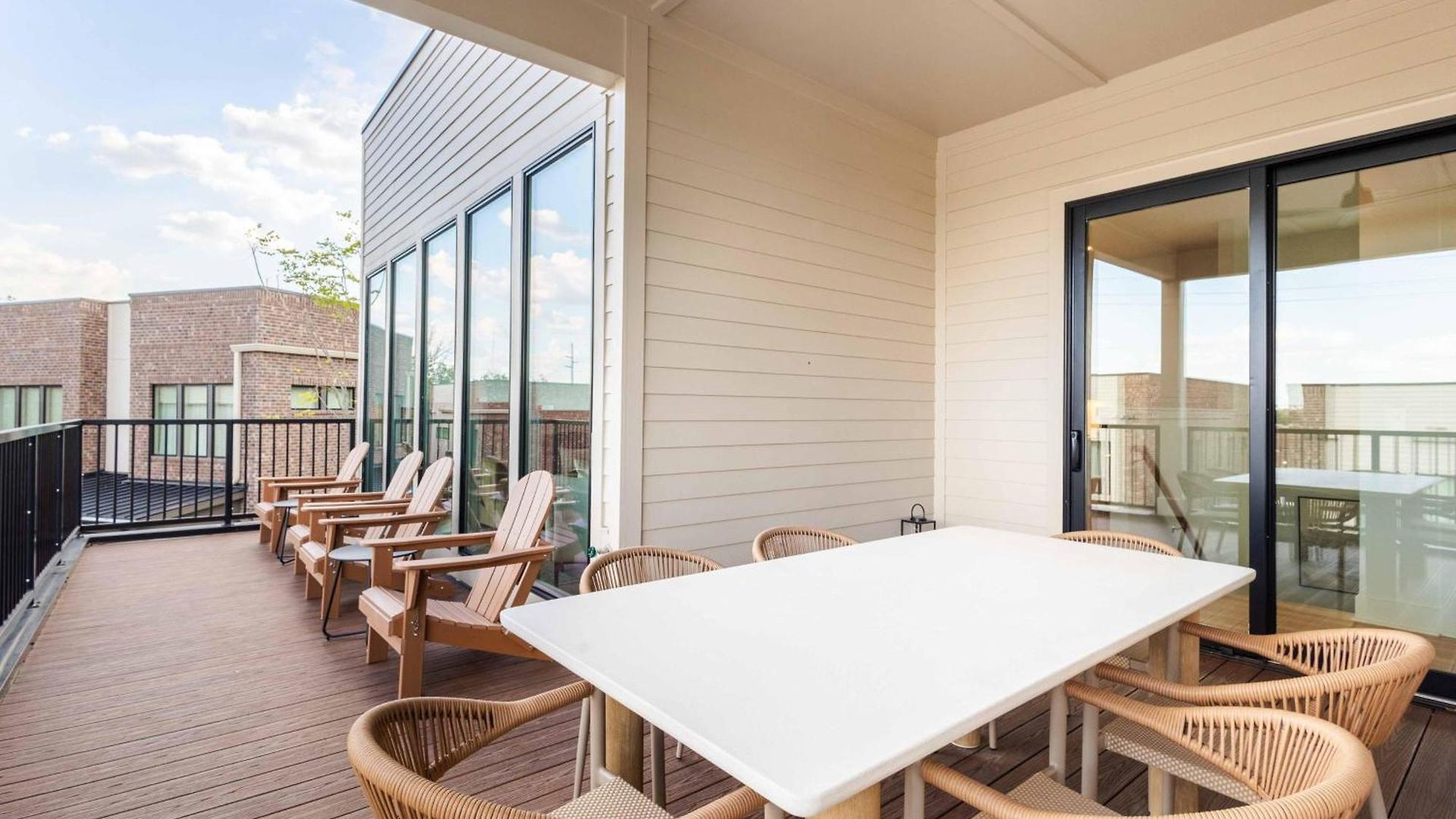 Heated Pool + Hot Tub + Sauna • 7 Min To Broadway Holiday home