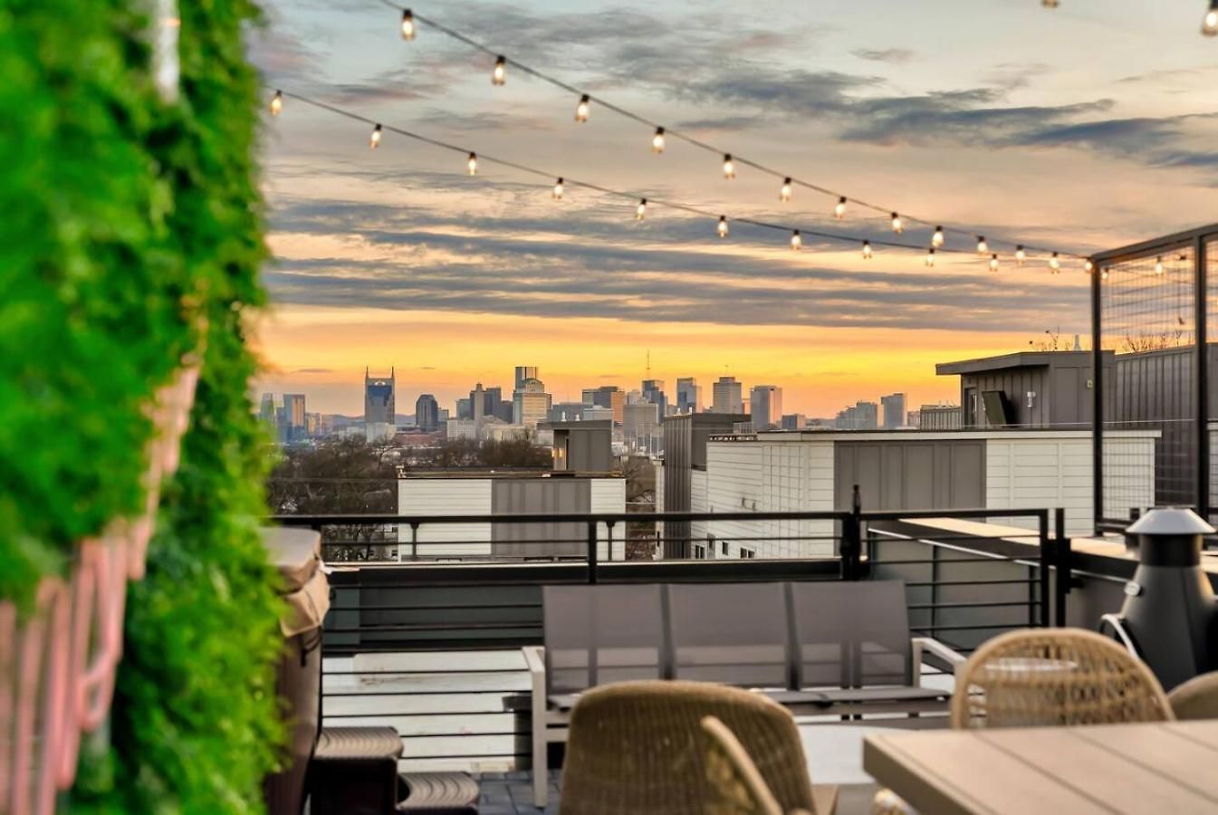 Elegant With Downtown Views Rooftop Hot Tub And Garage *