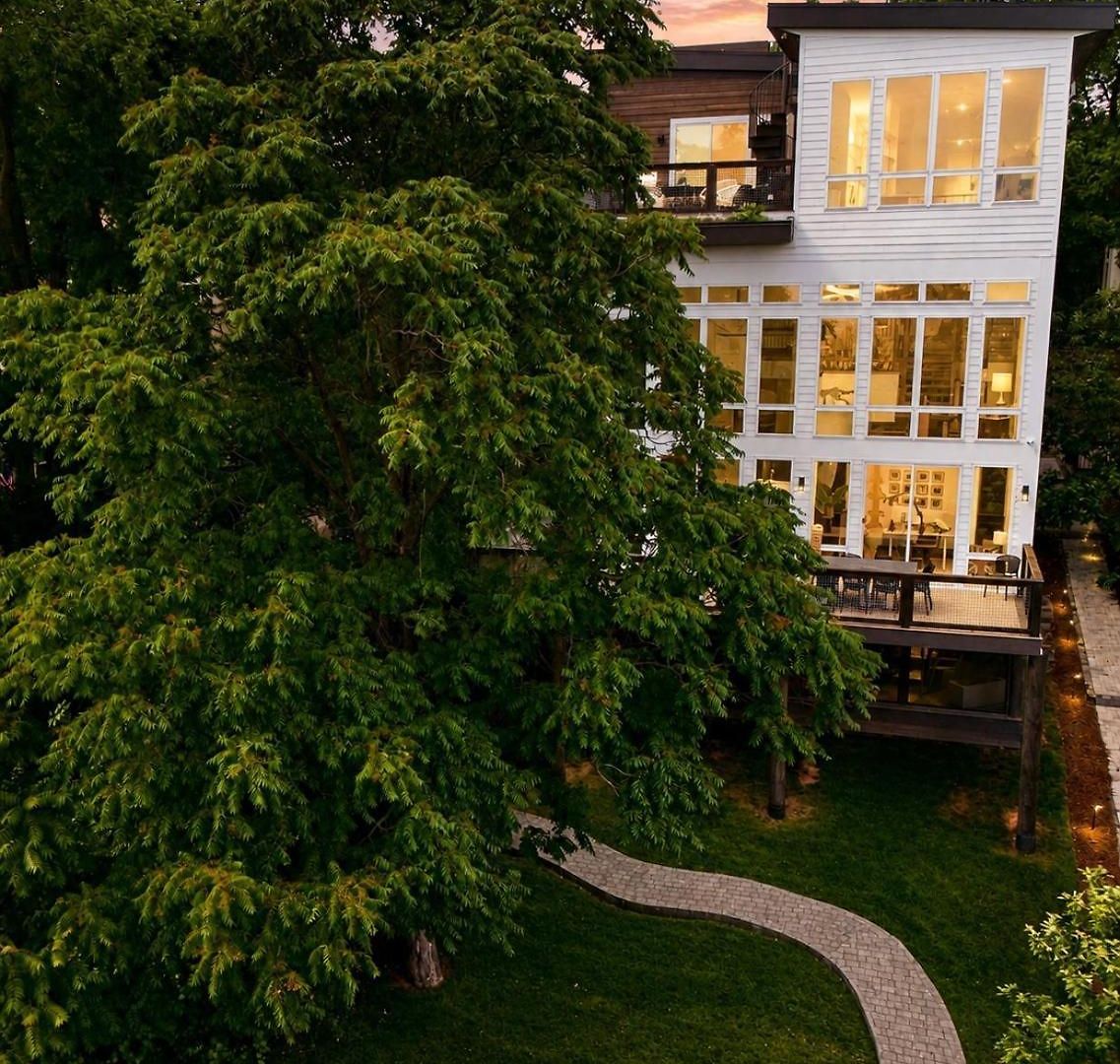 The Songwriter's Mansion Rooftop & Skyline Views Holiday home