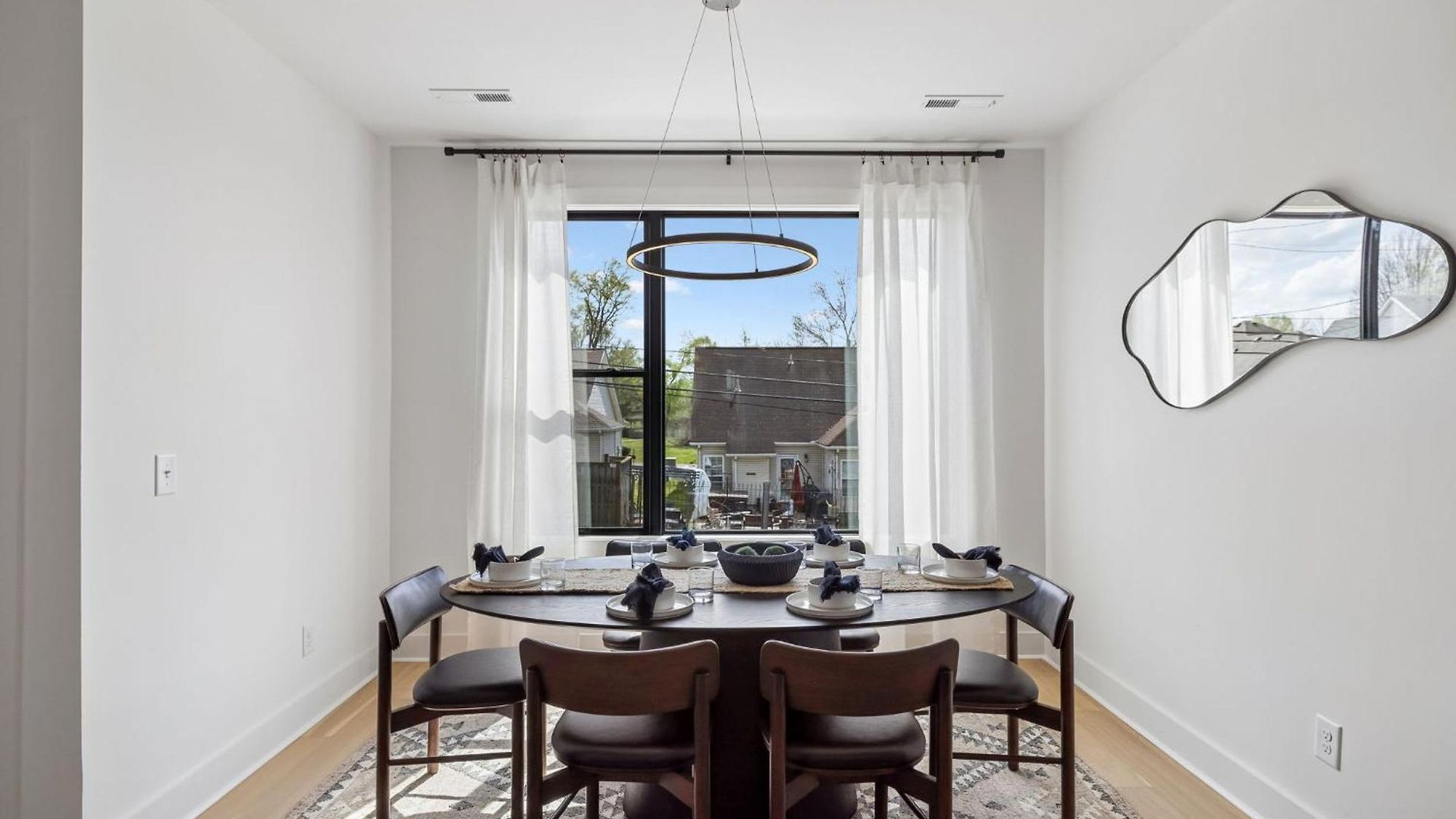 Sleek Trio Townhomes 9br 3 Hot Tubs Holiday home Nashville