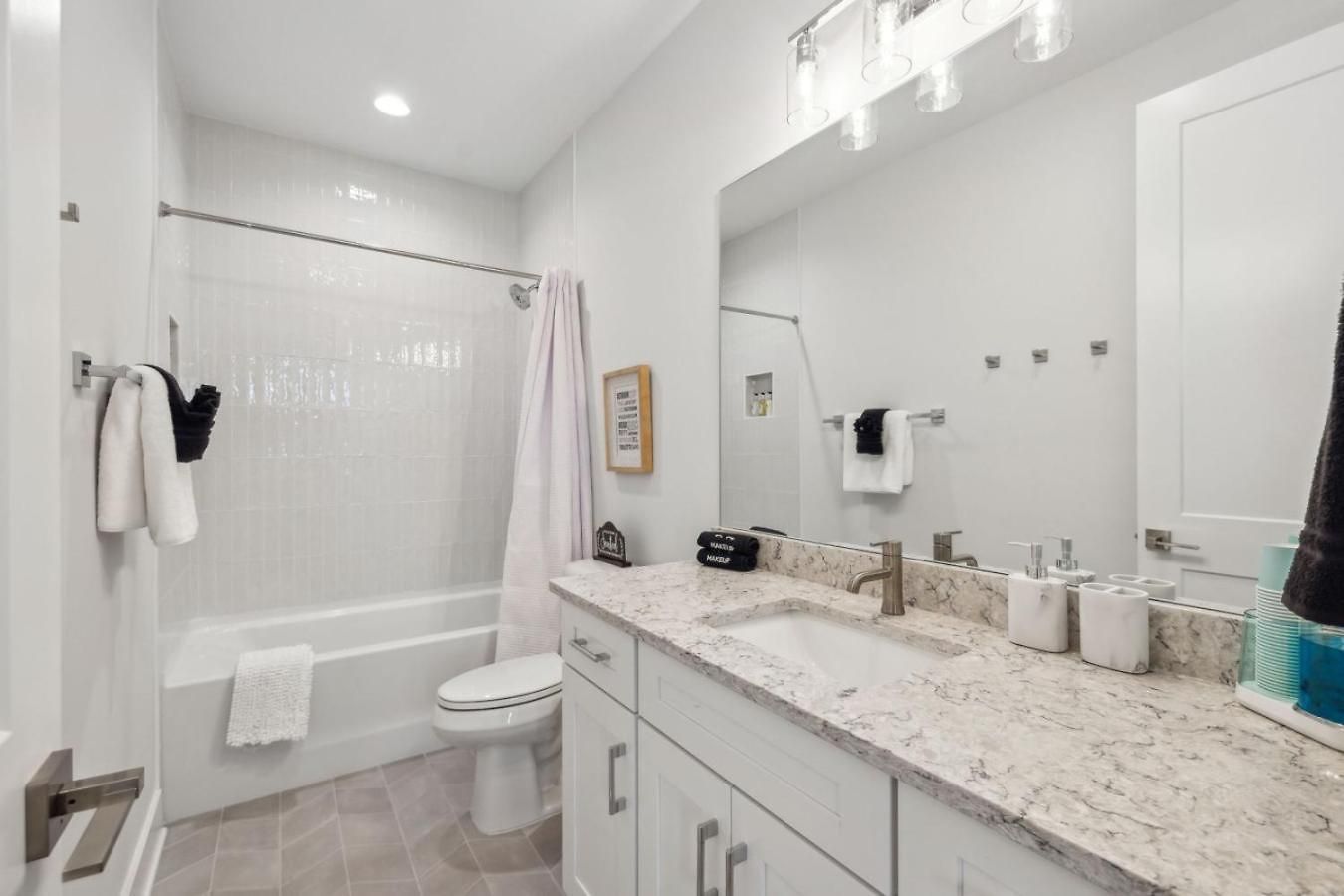 Downtown Hangout With Hot Tub Holiday home