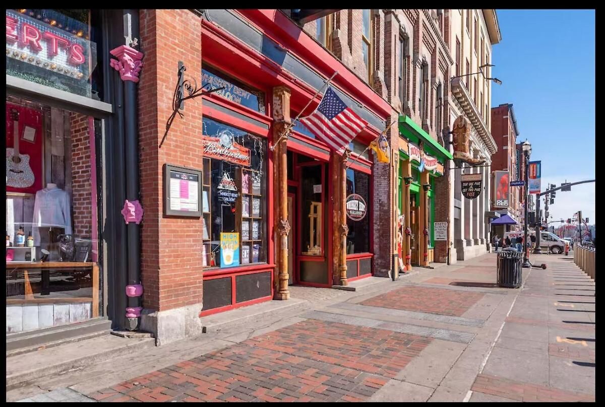 Old School Cool 3br Minutes To Downtown Nashville