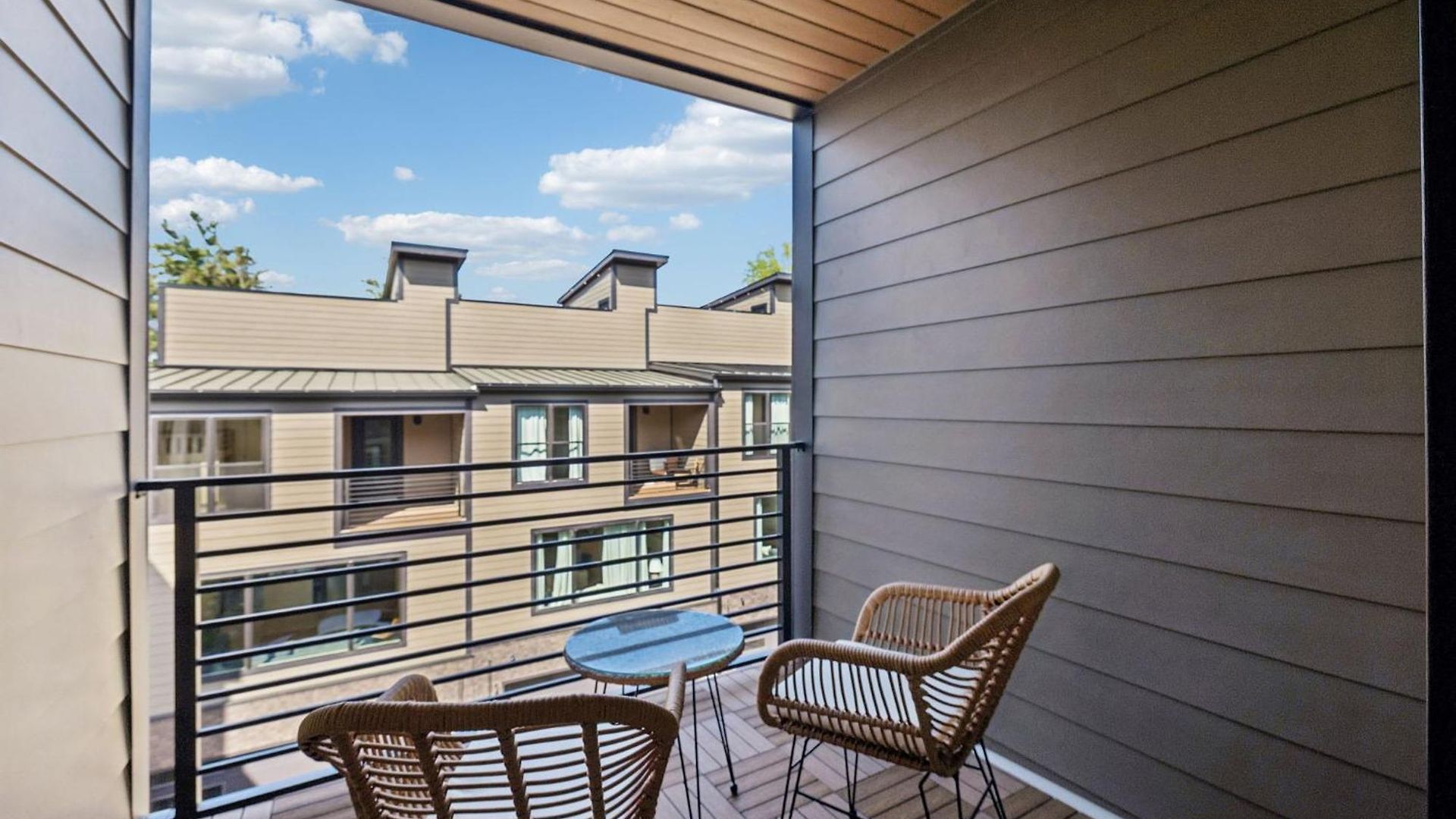 Fancy Townhouse With Rooftop Hot Tub & Fireplace Holiday home *
