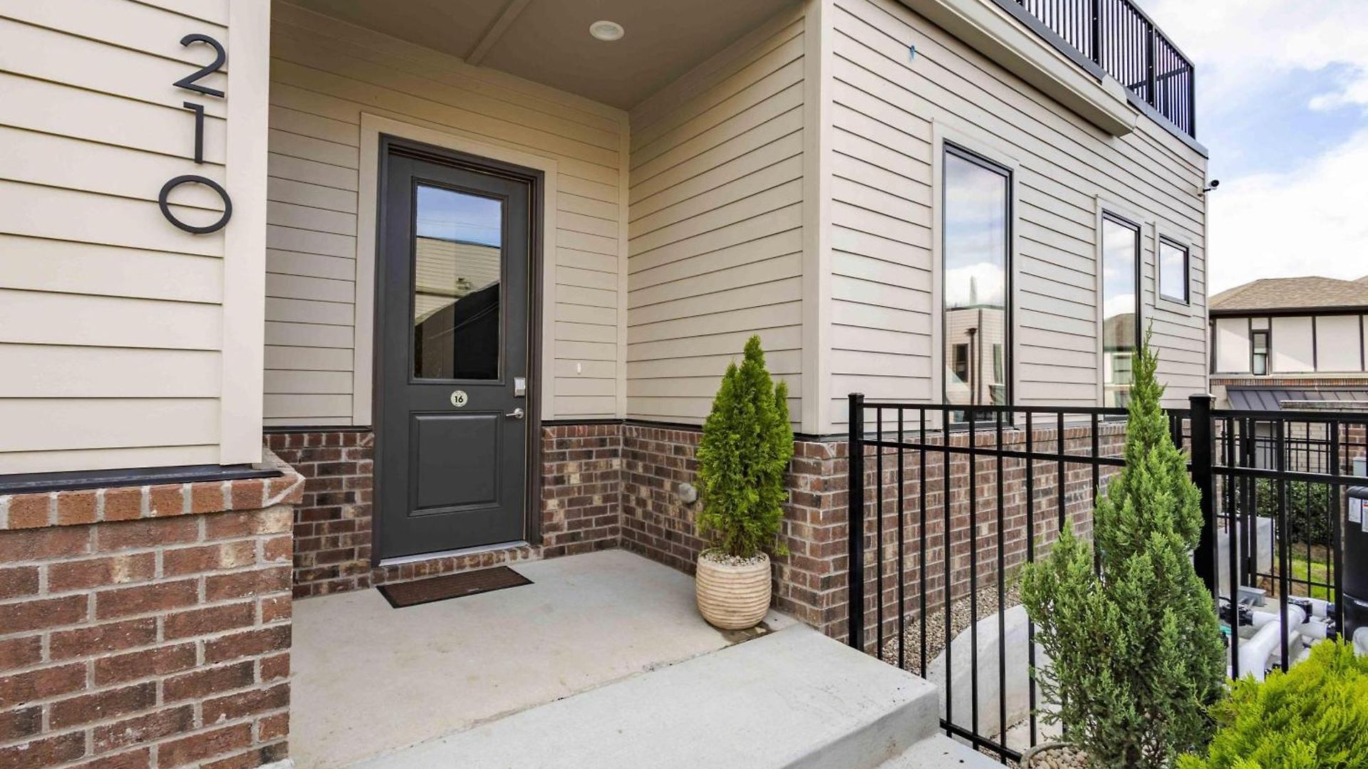 The Amenities | Heated Pool | 7 Mins-broadway Nashville