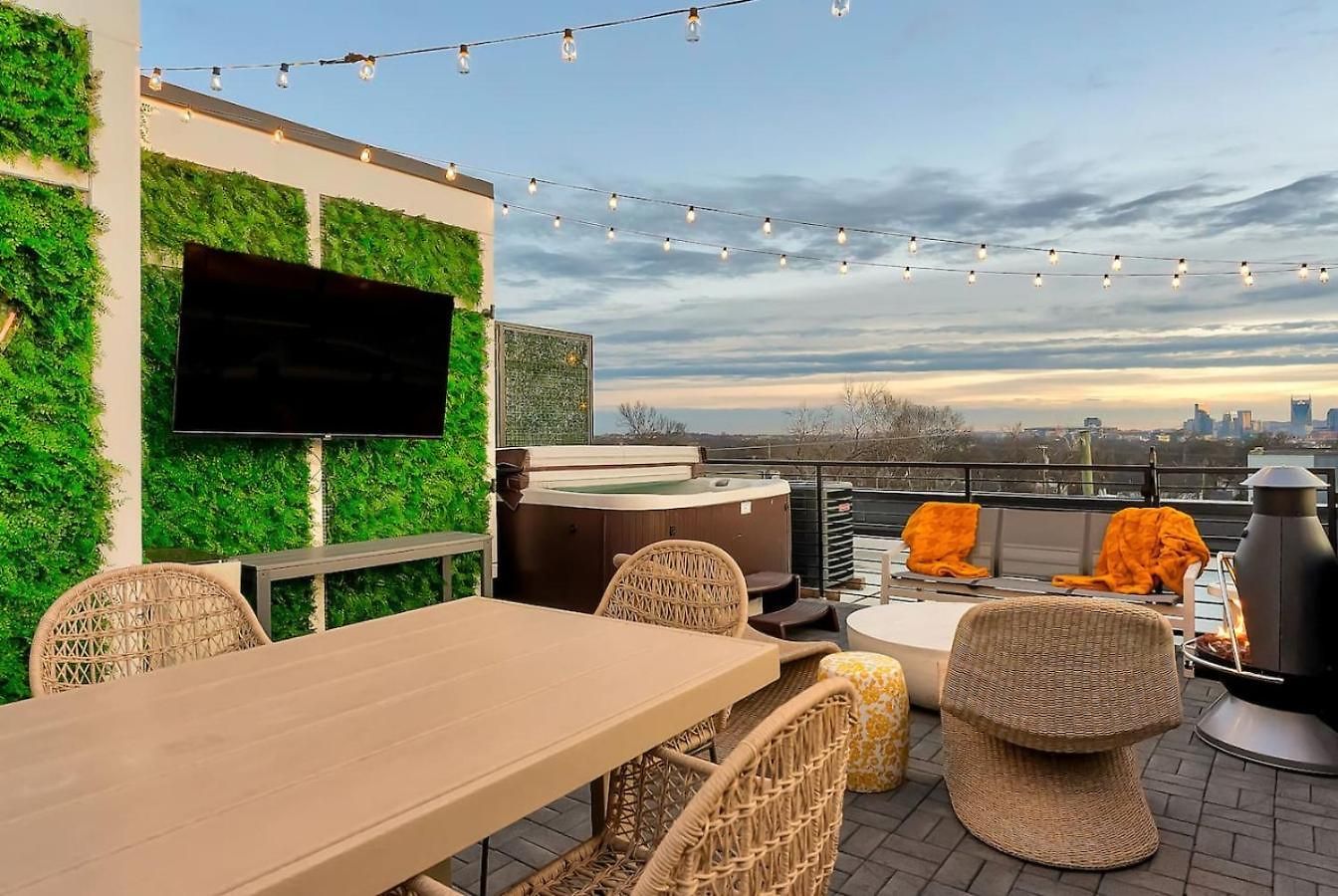 Elegant With Downtown Views Rooftop Hot Tub And Garage Nashville