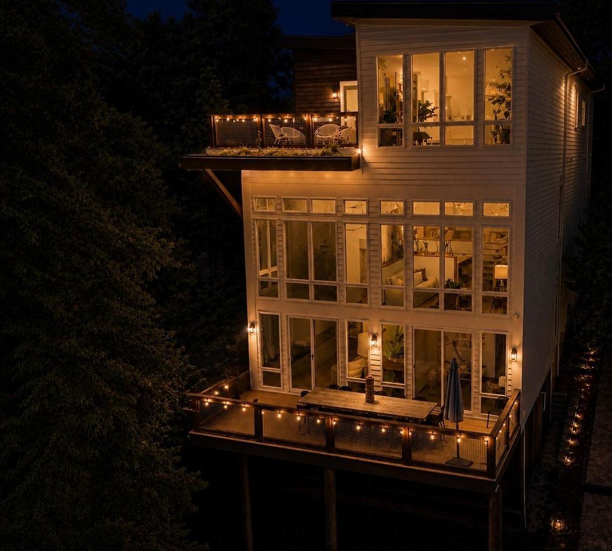 Holiday home The Songwriter's Mansion Rooftop & Skyline Views