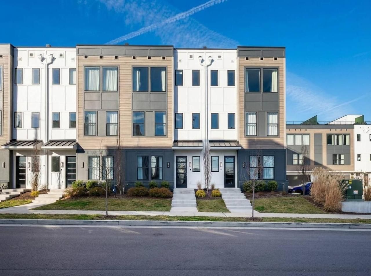 Elegant With Downtown Views Rooftop Hot Tub And Garage