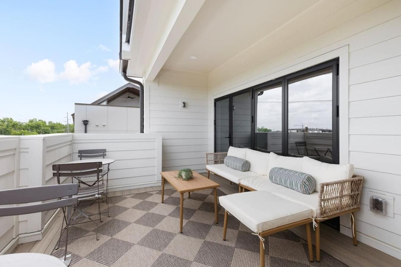 12 South With Rooftop Sauna, Wet Bar, And Two Car Garage * Nashville