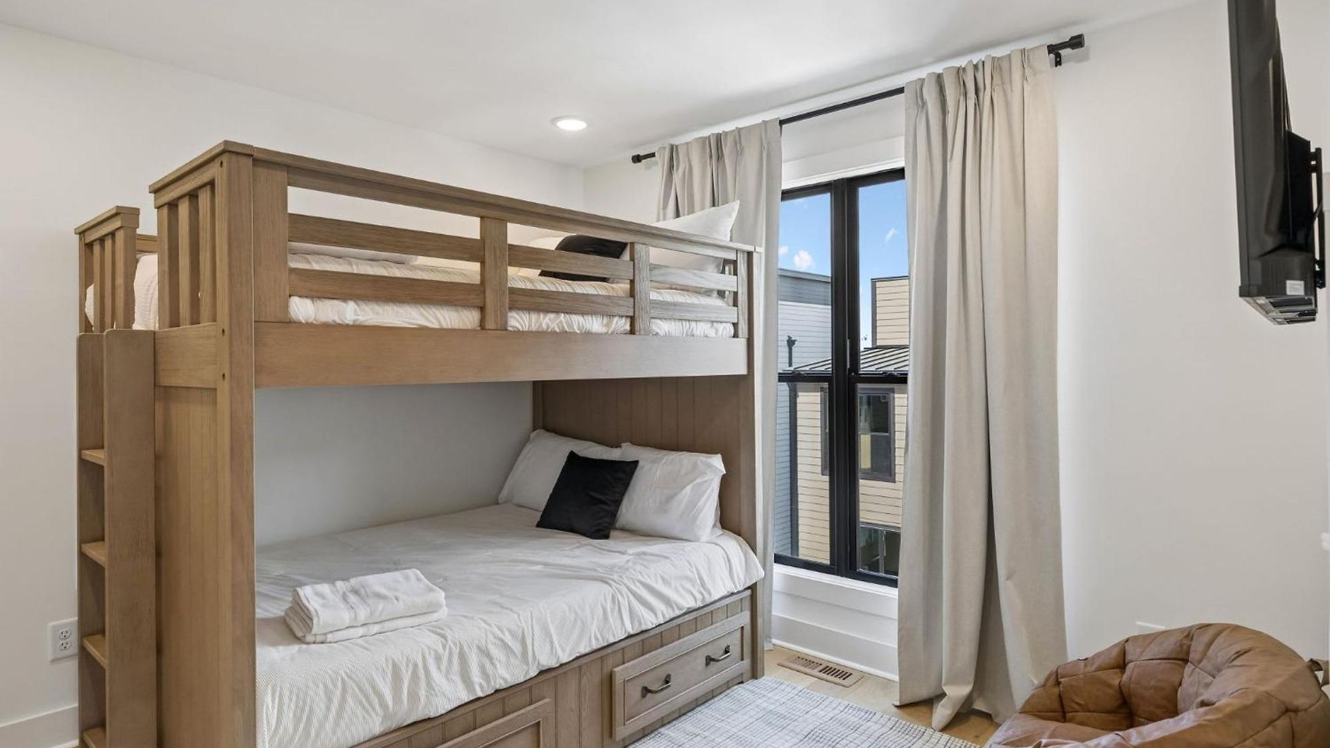 Sleek Trio Townhomes 9br 3 Hot Tubs
