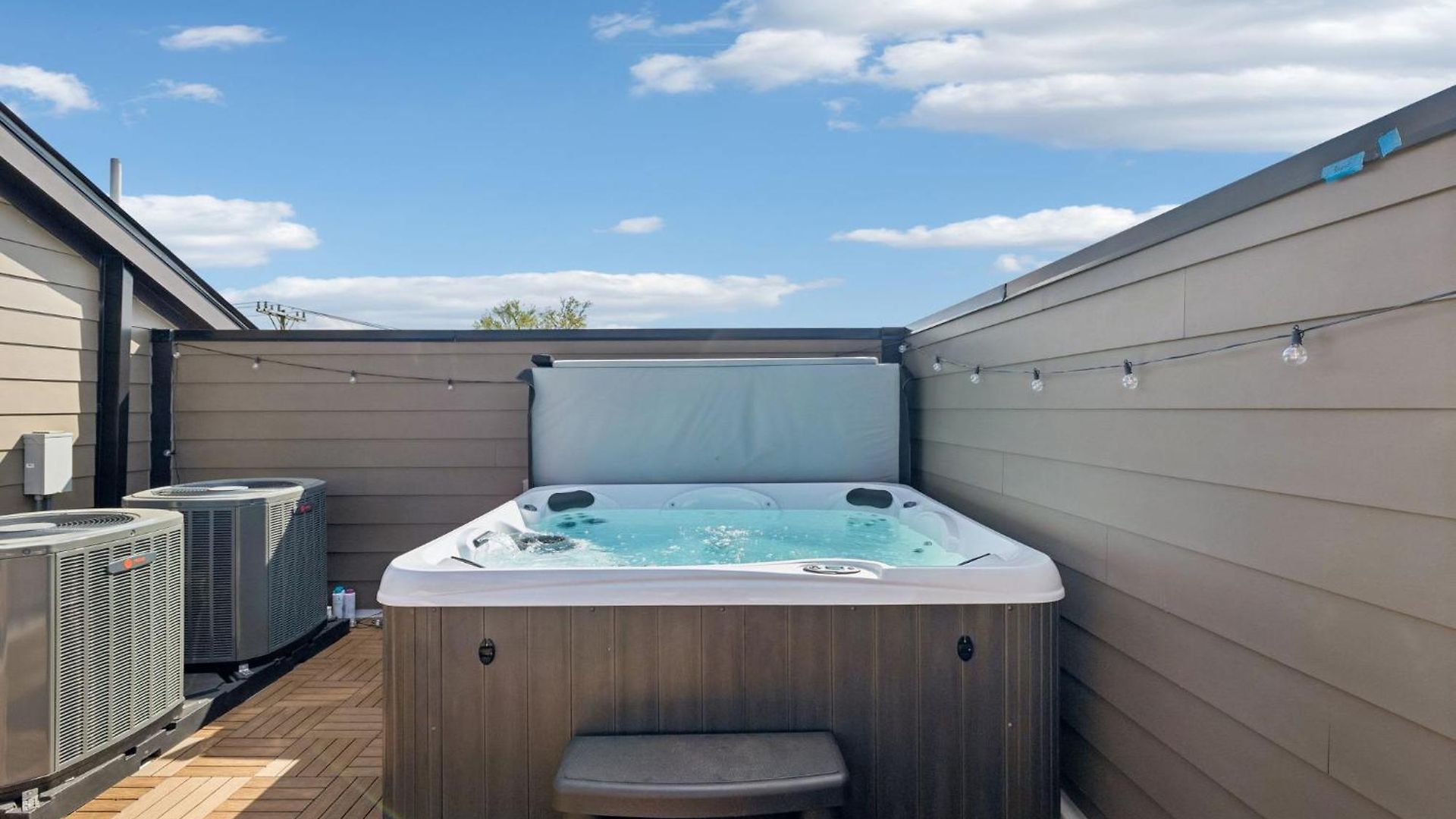 Holiday home Fancy Townhouse With Rooftop Hot Tub & Fireplace *